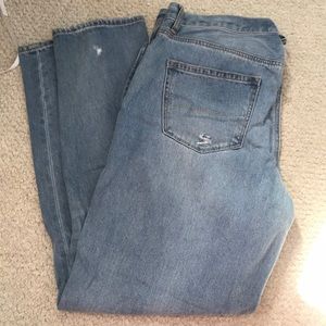 American Eagle light wash mom jeans